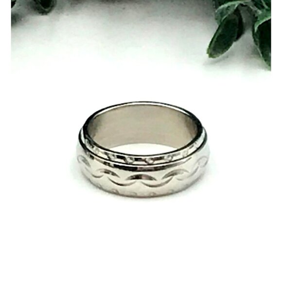 Silver Tone Spinner Design Band Ring size 8.5 - Picture 2 of 5